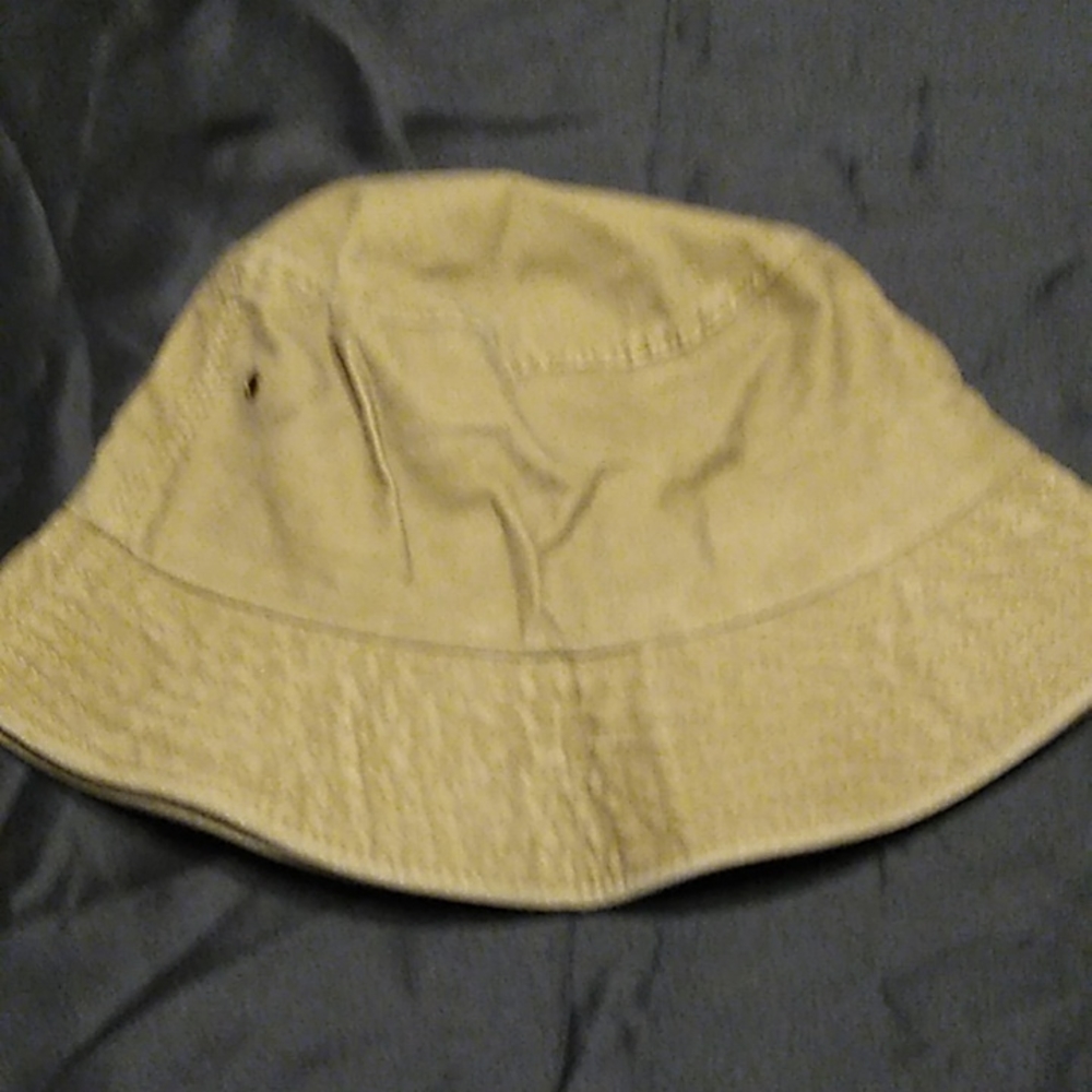 KHAKI BUCKET HAT
